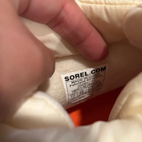 Sorel Puffer Sneaker Boots Out and About Puffy Waterproof Insulated size 7.5 - Picture 7 of 8